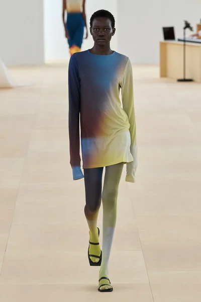 Look 12
